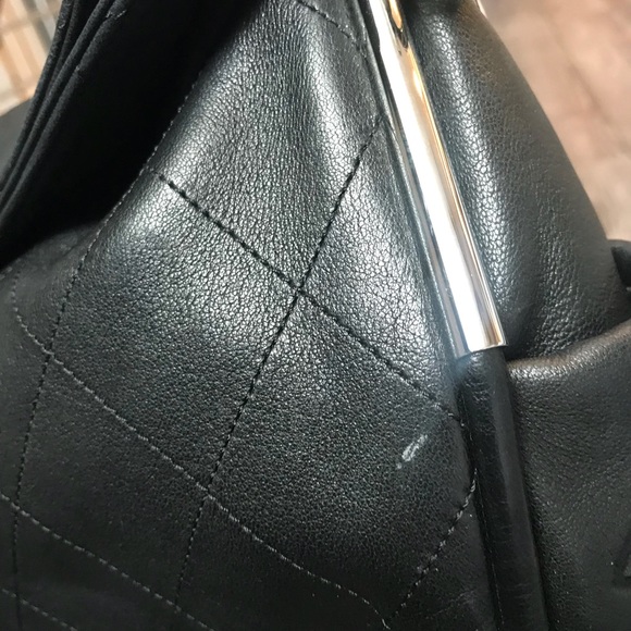Chanel Ultimate Soft Hobo Quilted Leather Medium - Picture 7 of 9